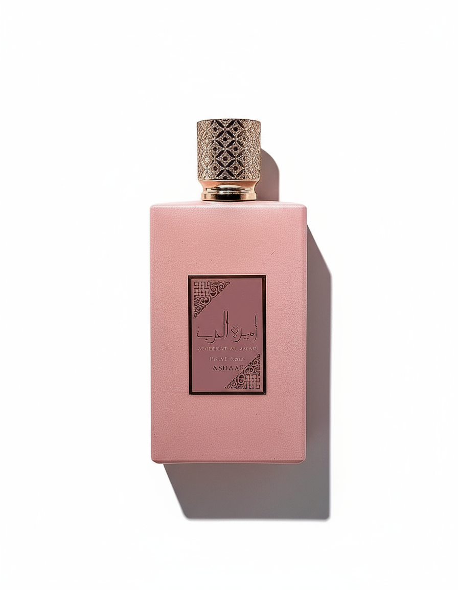 Flat-lay Privé Rose perfume